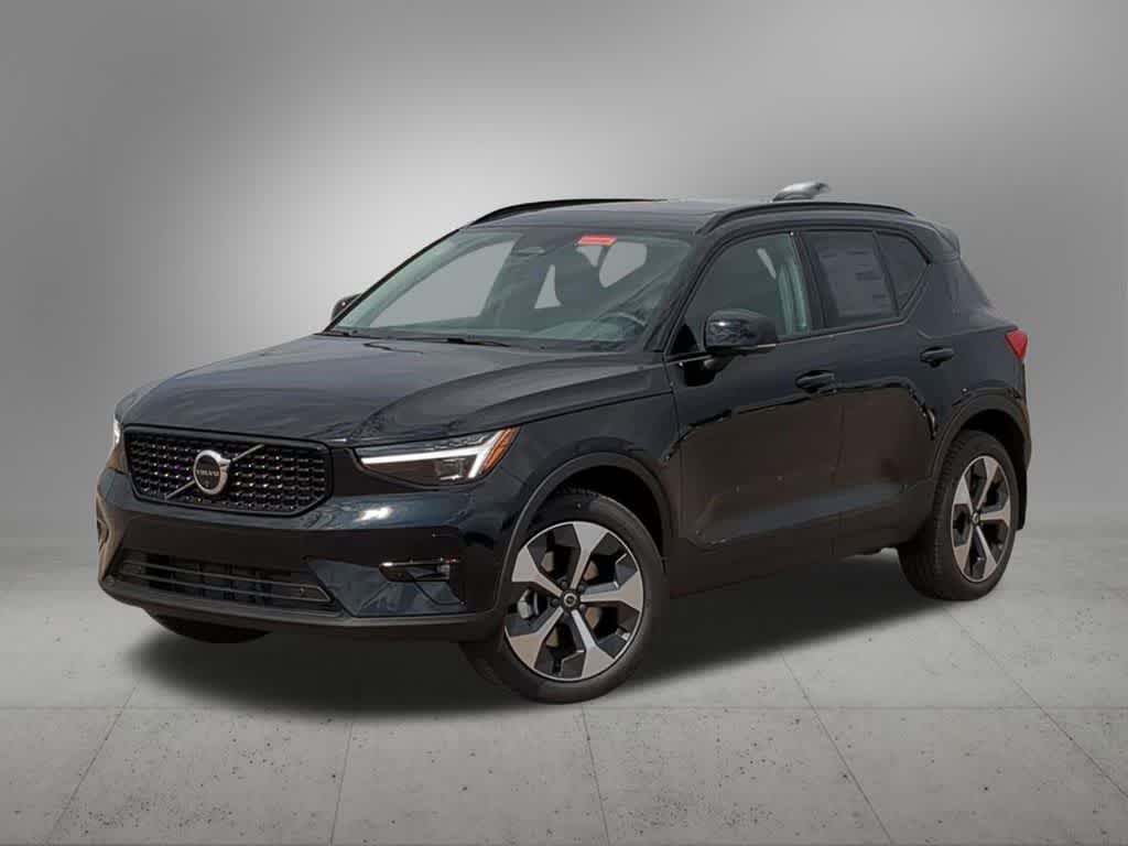 2026 Volvo XC40 B5 Plus Dark AWD's photo