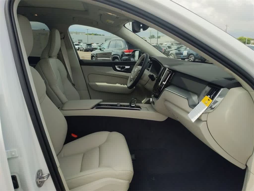 Thumbnail: 2025 Volvo XC60 - 19