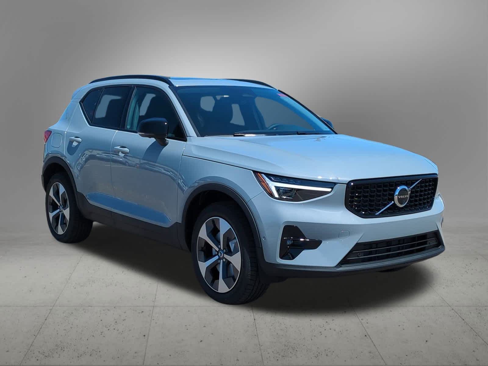 Thumbnail: 2026 Volvo XC40 - 8