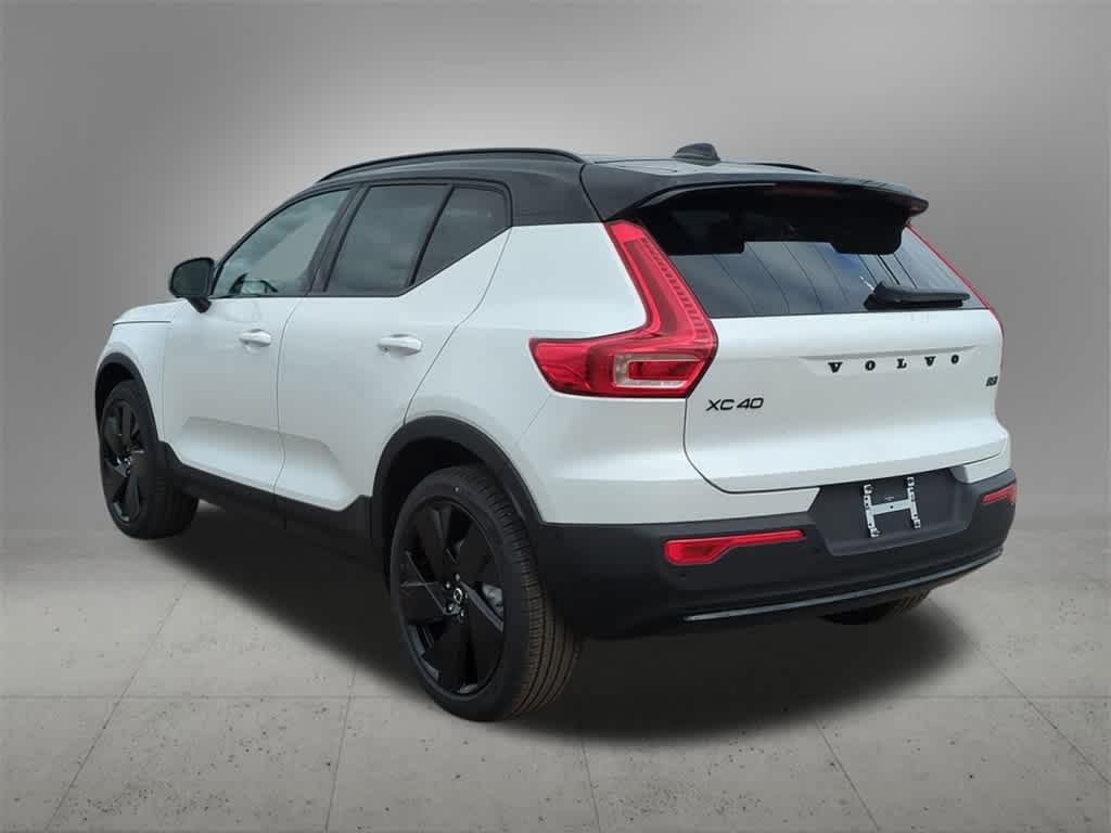 Thumbnail: 2026 Volvo XC40 - 4