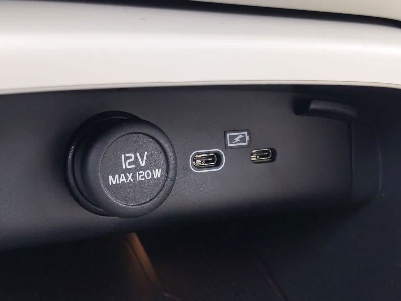 2025 Volvo XC40 B5 Ultimate 30