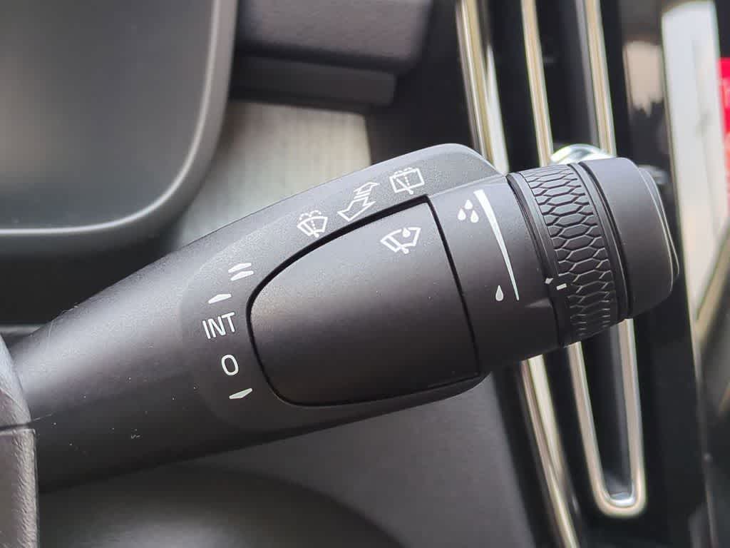 Thumbnail: 2026 Volvo XC40 - 25