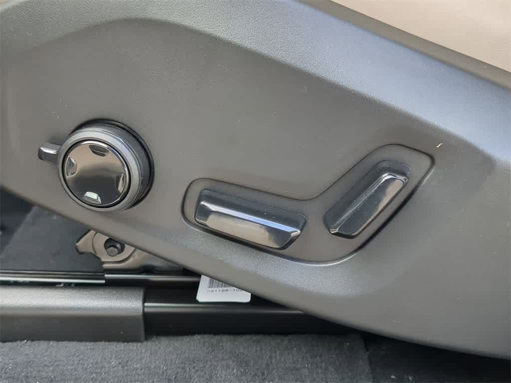 Thumbnail: 2026 Volvo XC90 - 16