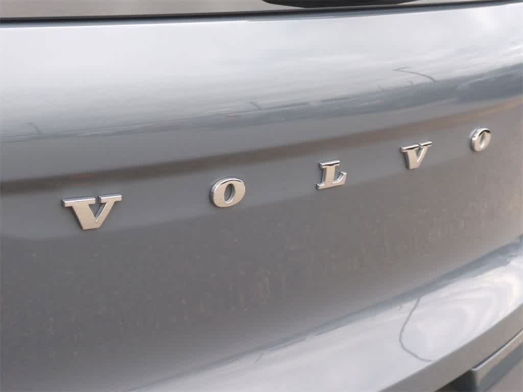 Thumbnail: 2023 Volvo XC40 - 4