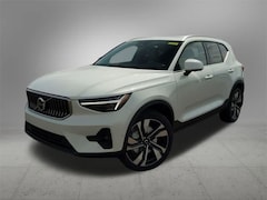 2025 Volvo XC40 B5 Ultra Bright Theme SUV