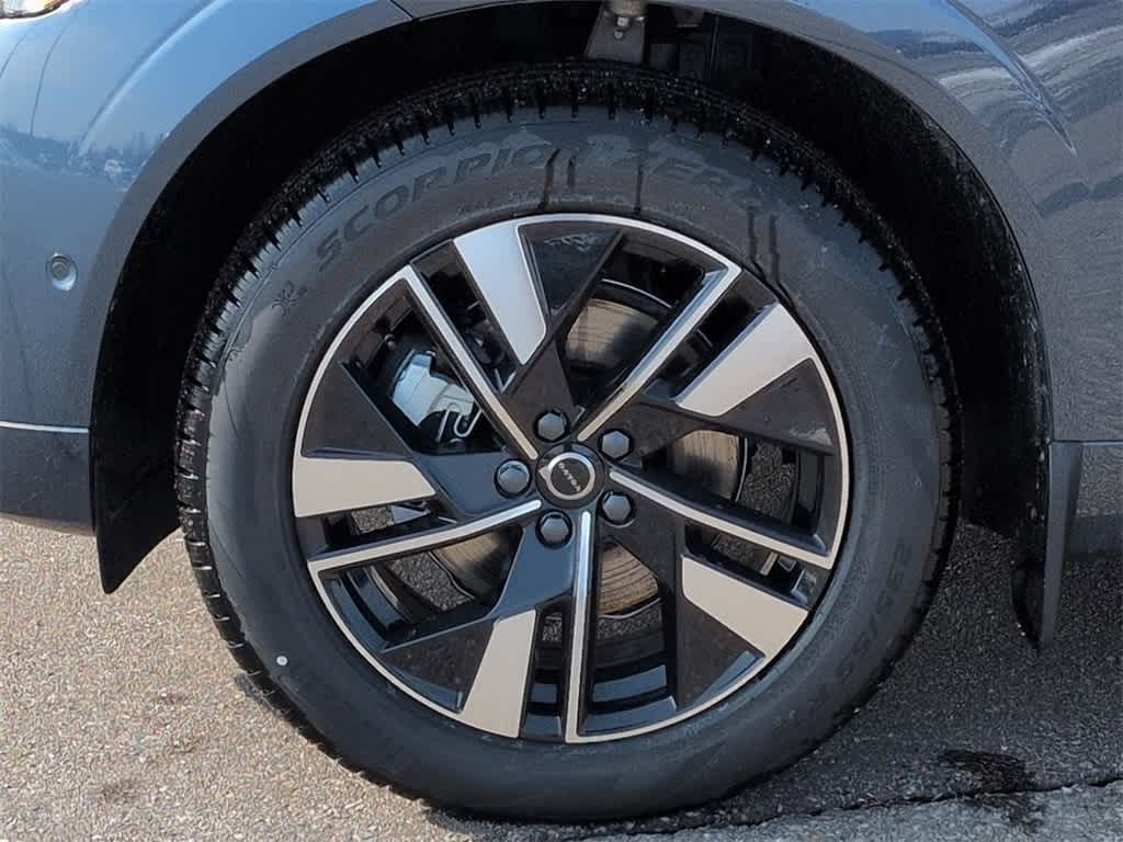 Thumbnail: 2026 Volvo XC60 - 13