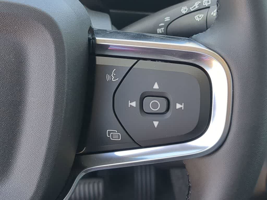 Thumbnail: 2026 Volvo XC40 - 23