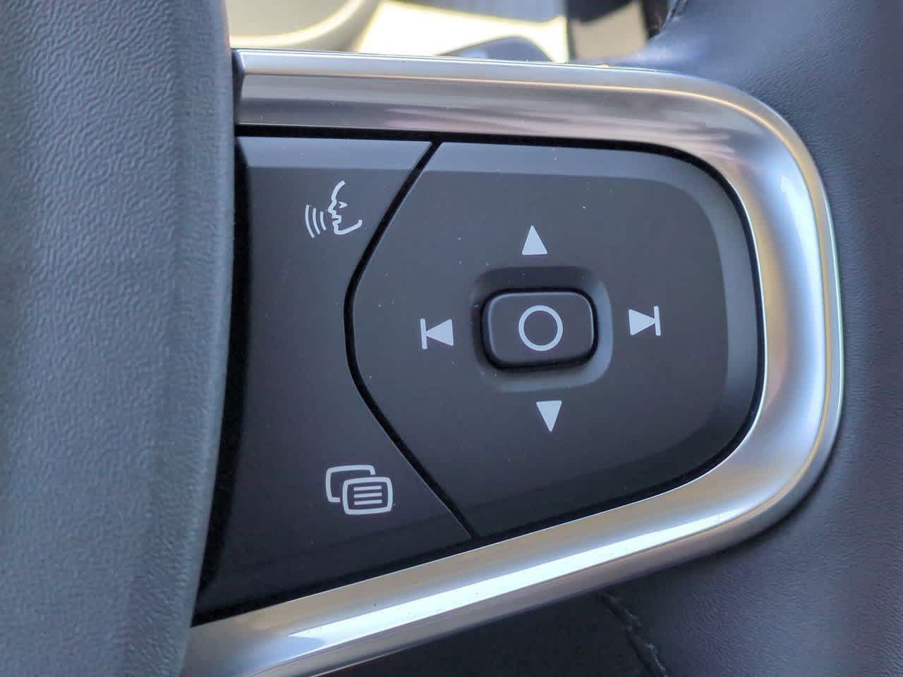 Thumbnail: 2026 Volvo XC40 - 25