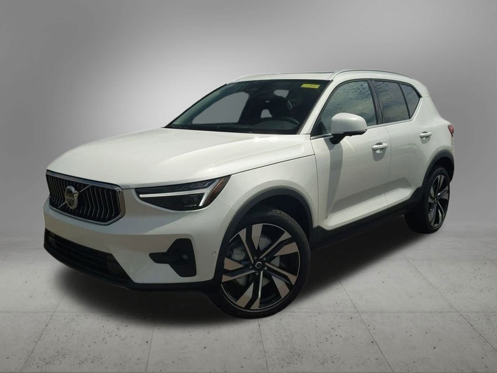 2025 Volvo XC40 B5 Plus -
                Troy, MI