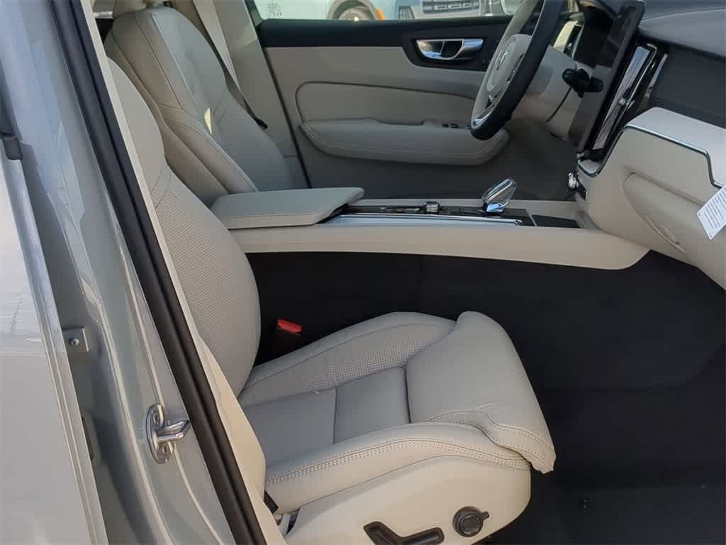 Thumbnail: 2026 Volvo XC60 - 20