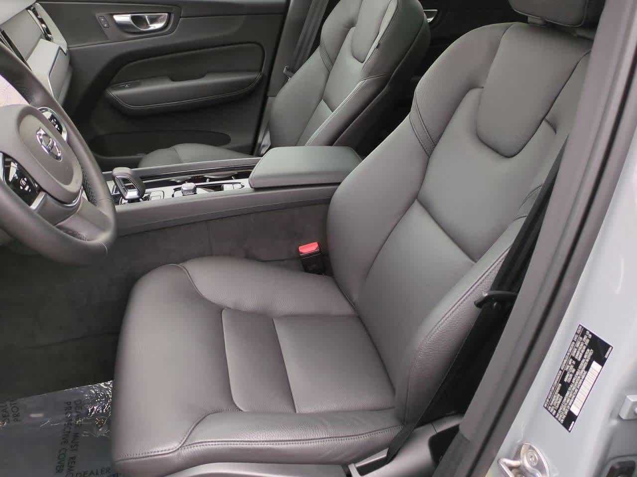 Thumbnail: 2025 Volvo XC60 - 15
