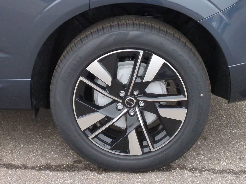 Thumbnail: 2026 Volvo XC60 - 13