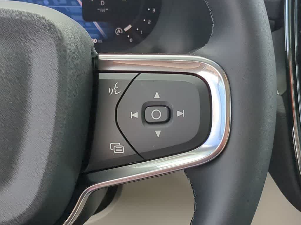 Thumbnail: 2026 Volvo XC40 - 23