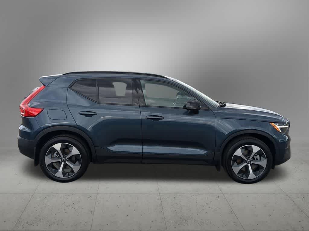 Thumbnail: 2026 Volvo XC40 - 7