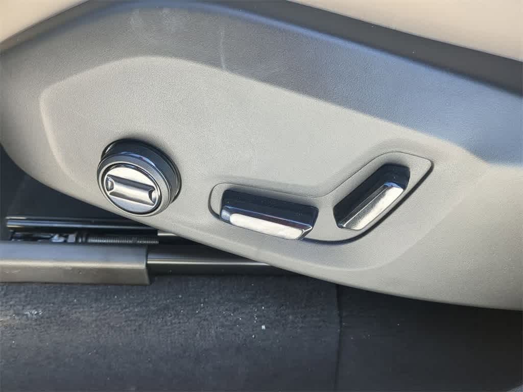 Thumbnail: 2026 Volvo XC90 - 16