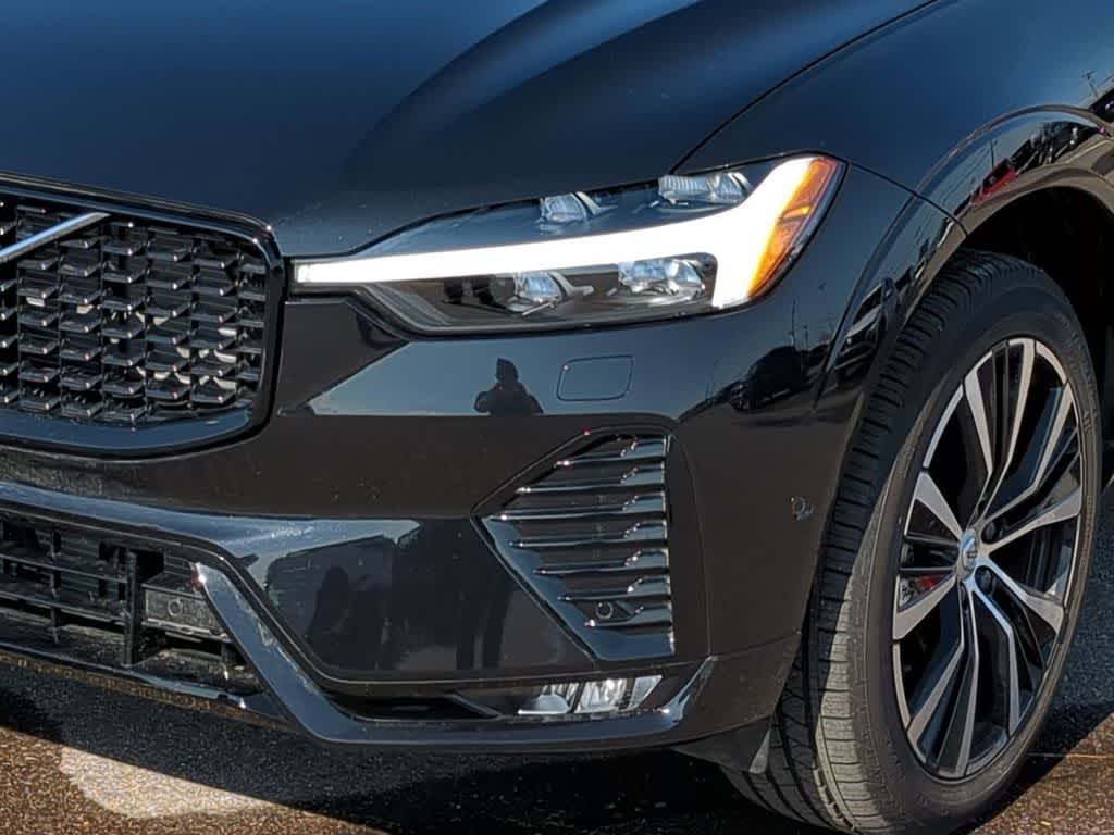 Thumbnail: 2025 Volvo XC60 - 10