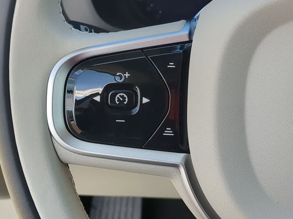 Thumbnail: 2026 Volvo XC60 - 22