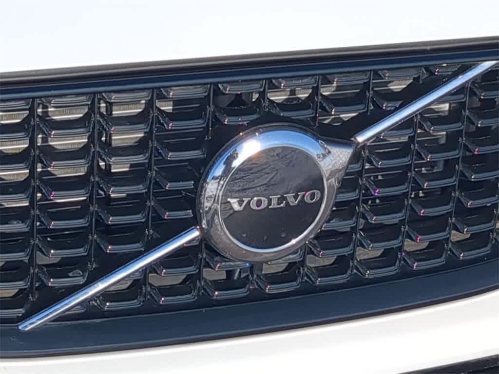 Thumbnail: 2025 Volvo XC60 - 11