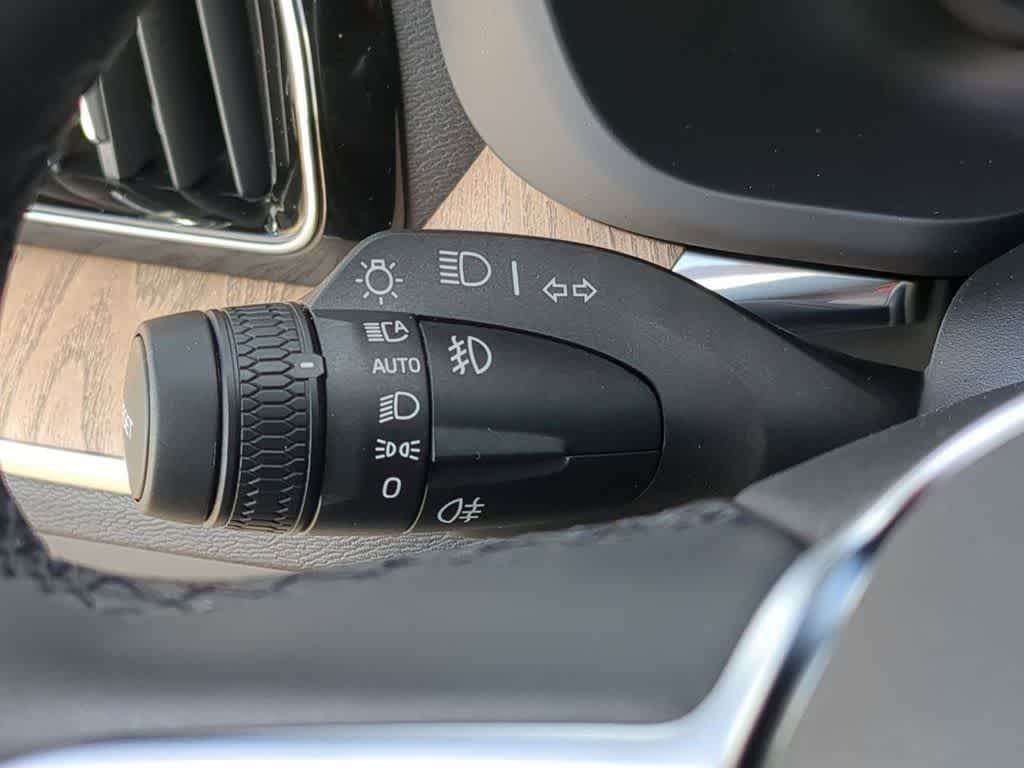 Thumbnail: 2026 Volvo XC60 - 25