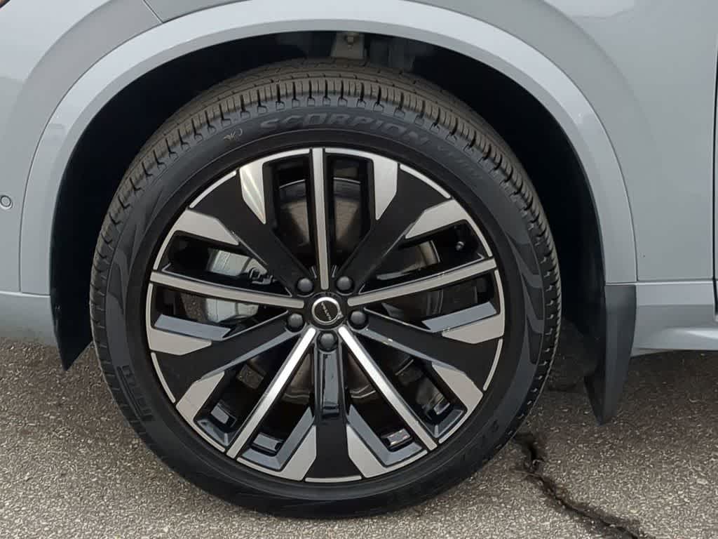 Thumbnail: 2026 Volvo XC90 - 13