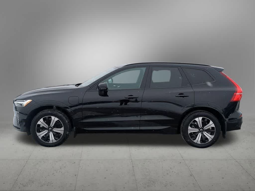 Thumbnail: 2025 Volvo XC60 - 3
