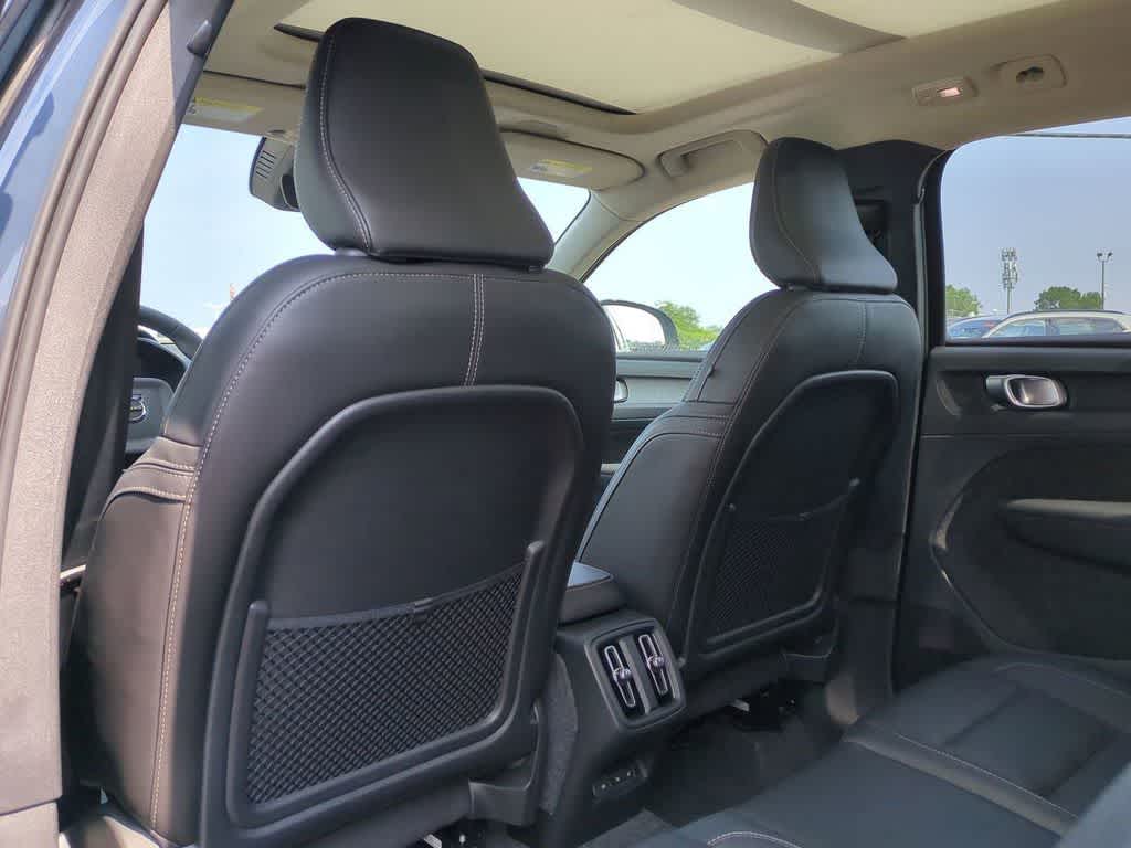 Thumbnail: 2026 Volvo XC40 - 16