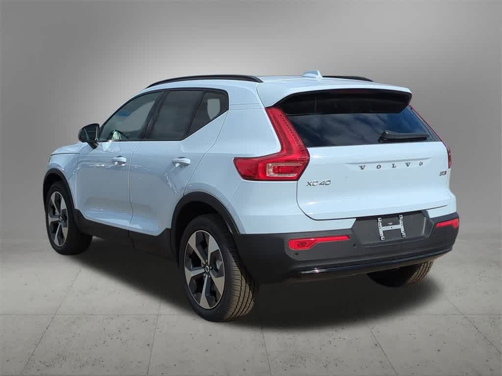 Thumbnail: 2026 Volvo XC40 - 4