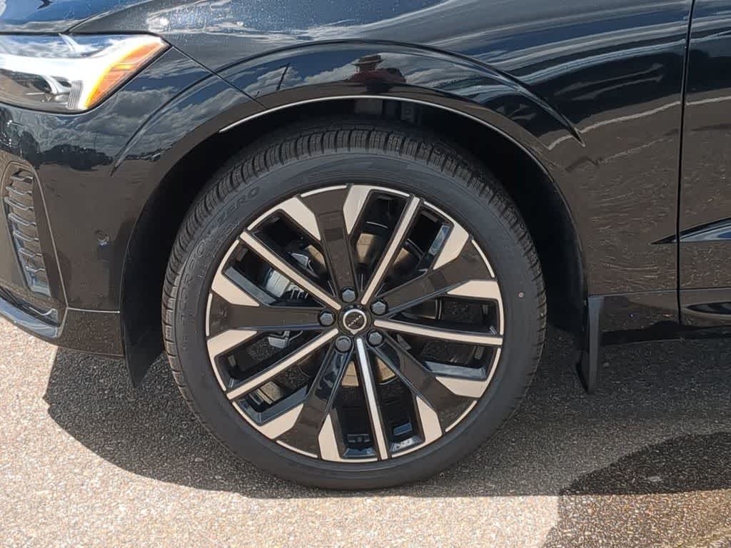 Thumbnail: 2026 Volvo XC60 - 13