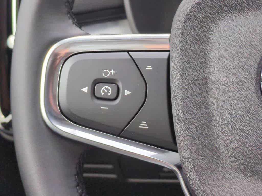 Thumbnail: 2026 Volvo XC40 - 24