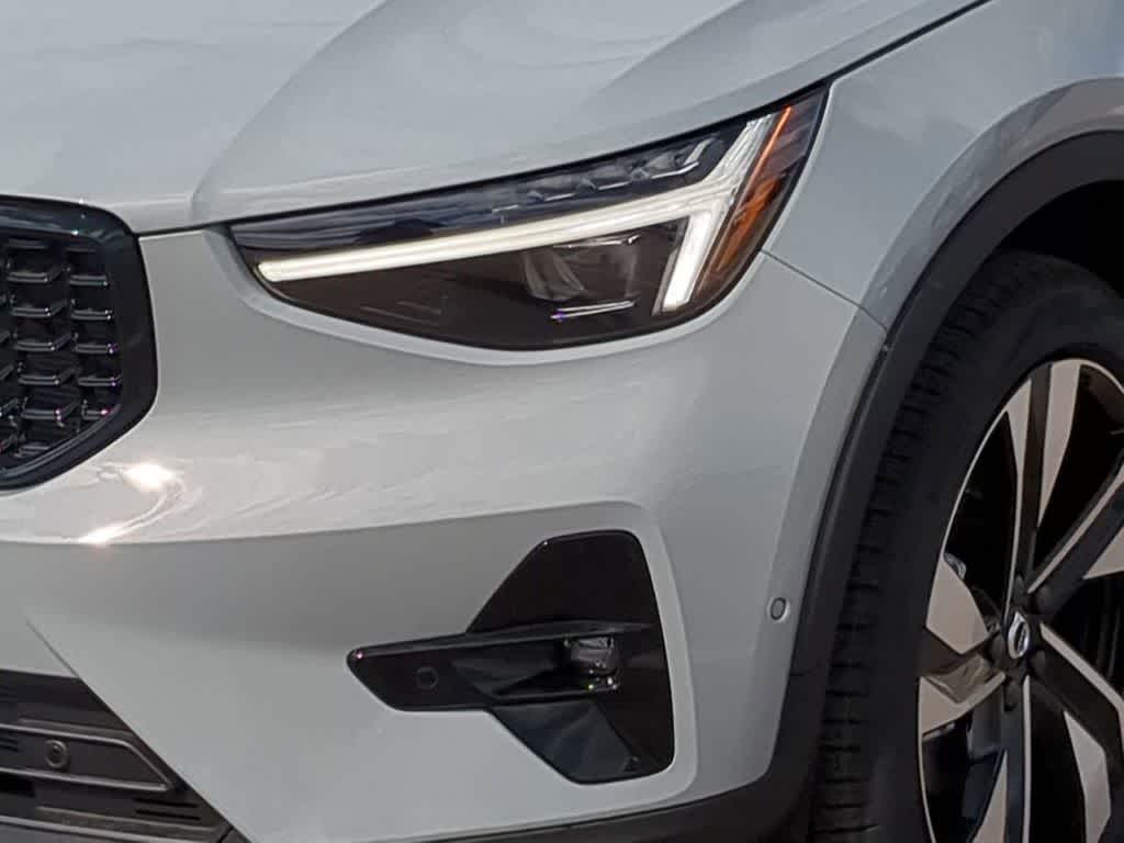 Thumbnail: 2026 Volvo XC40 - 10