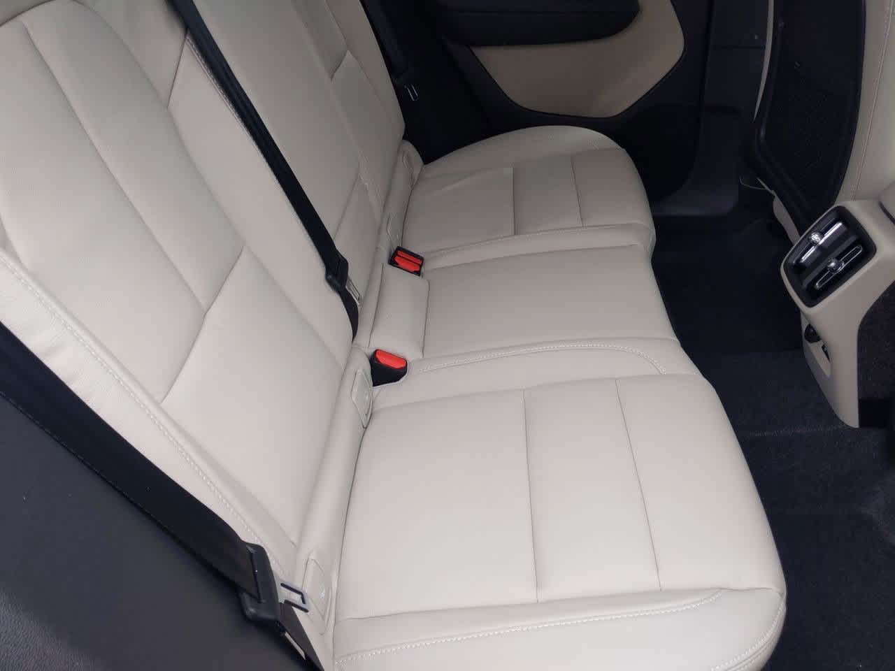 2025 Volvo XC40 B5 Ultimate 20