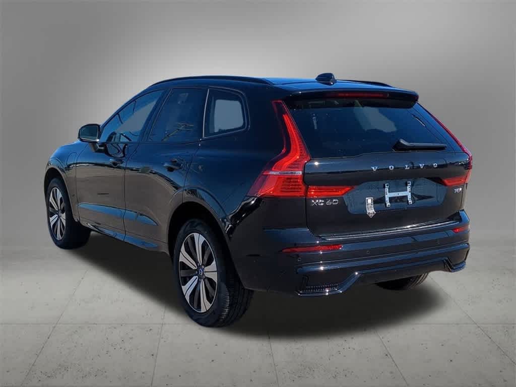 2025 Volvo XC60 Plus T8 photo 2