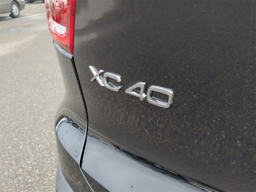 Thumbnail: 2025 Volvo XC40 - 12