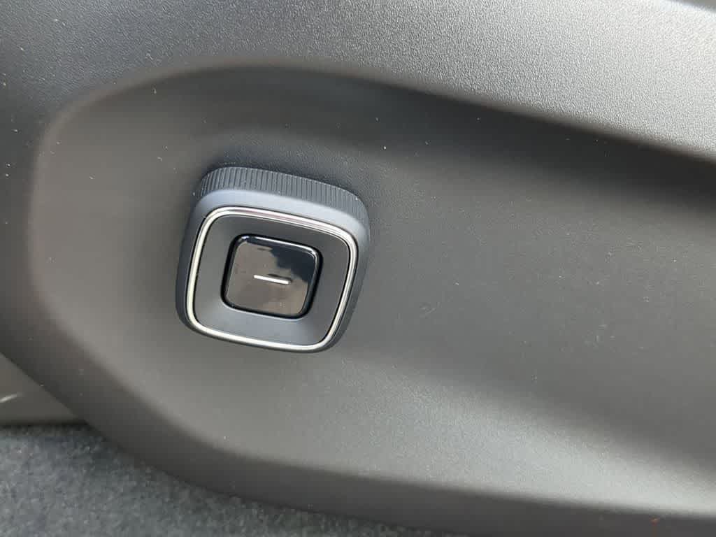 Thumbnail: 2026 Volvo EX90 - 16