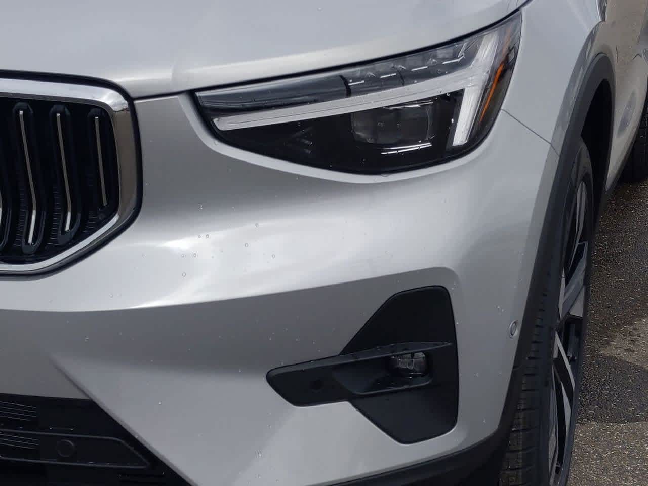 2025 Volvo XC40 B5 Ultimate 10