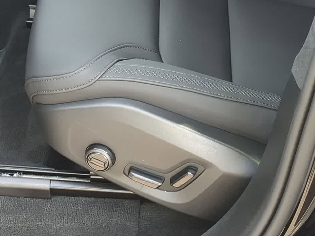 2026 Volvo XC90 Plus - Photo 16