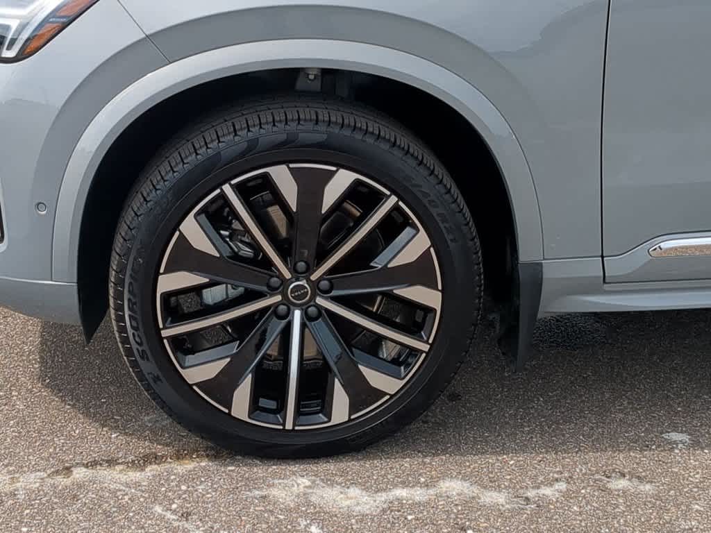 2026 Volvo XC90 Plus - Photo 13