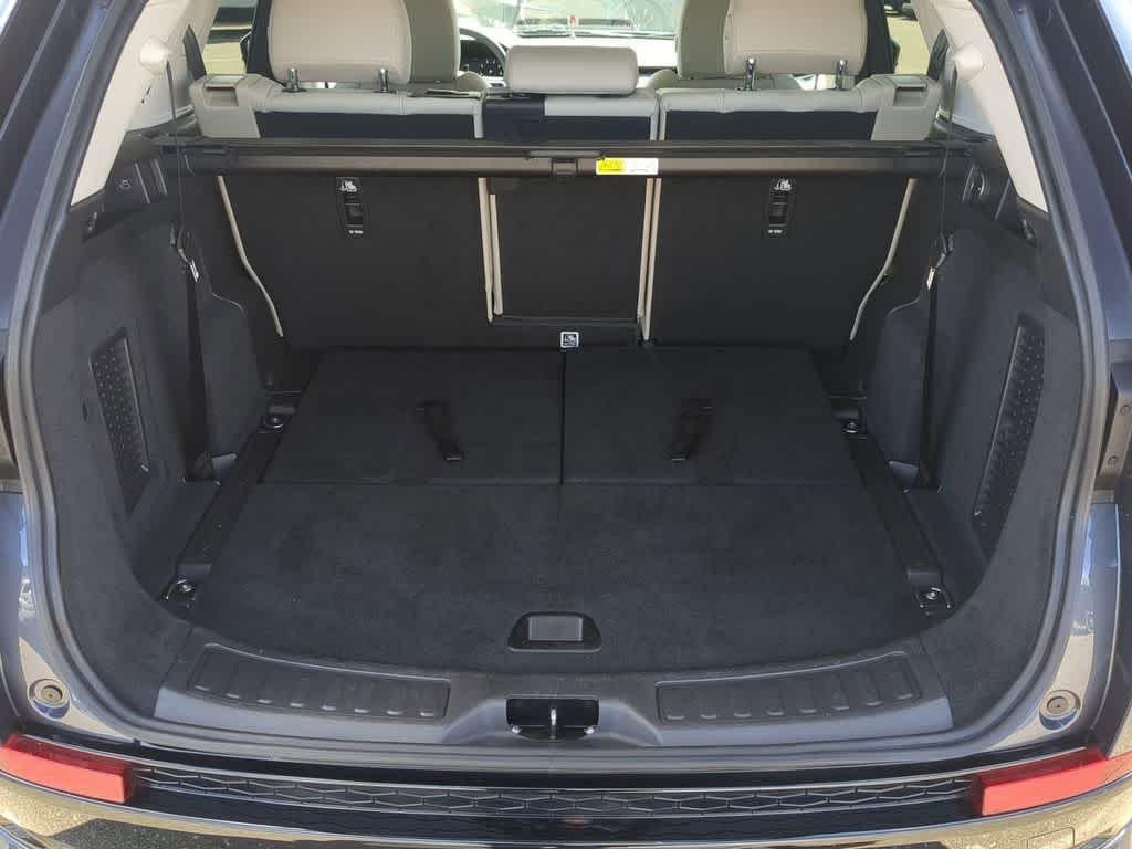 Thumbnail: 2024 Land Rover Discovery Sport - 33