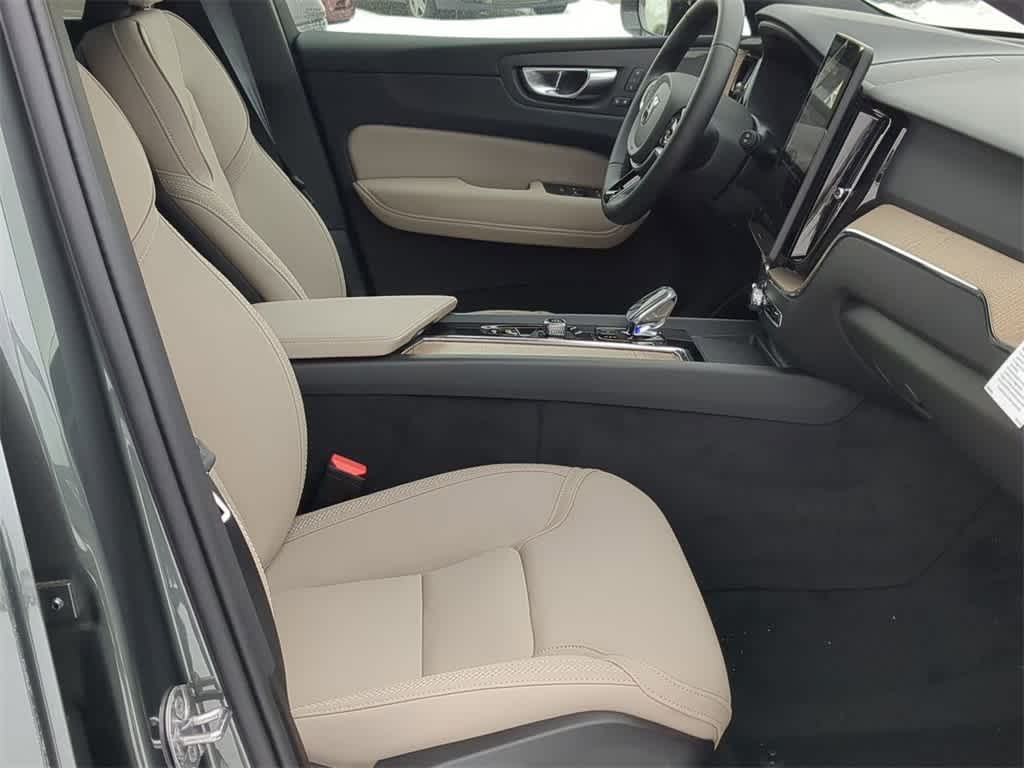 Thumbnail: 2026 Volvo XC60 - 20