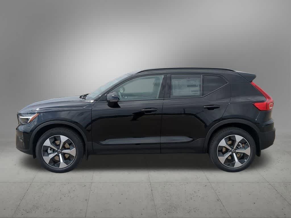 Thumbnail: 2026 Volvo XC40 - 3
