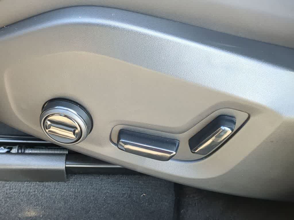 Thumbnail: 2026 Volvo XC60 - 16