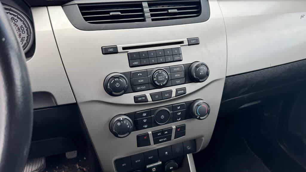 Thumbnail: 2010 Ford Focus - 19