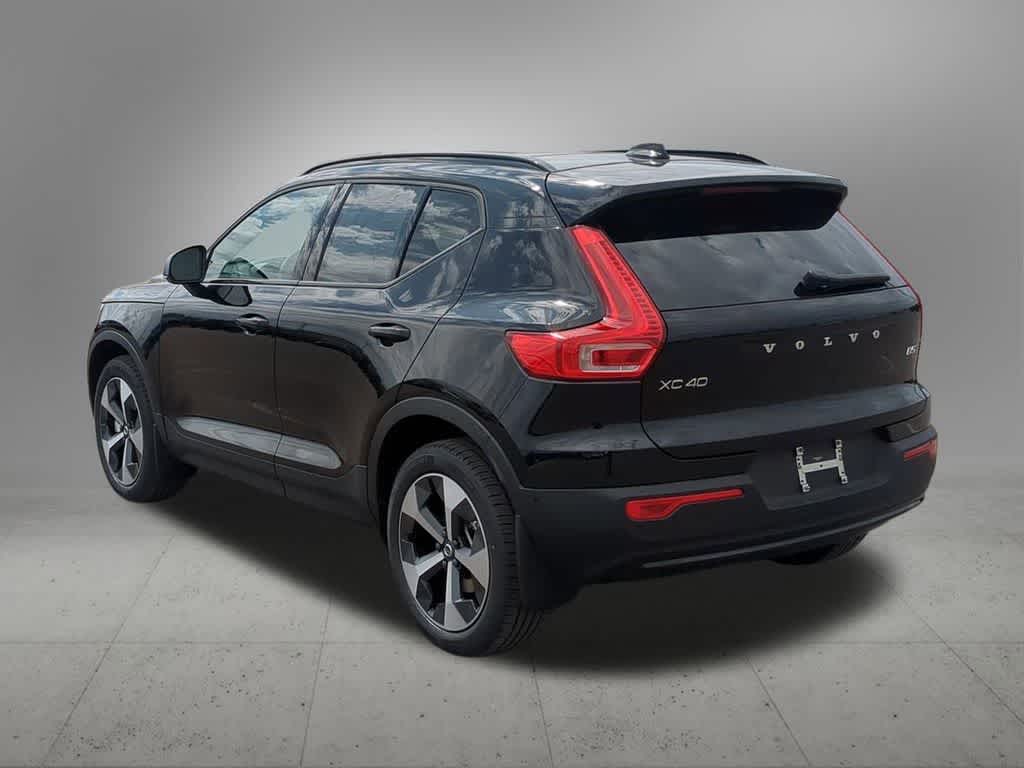 Thumbnail: 2026 Volvo XC40 - 4