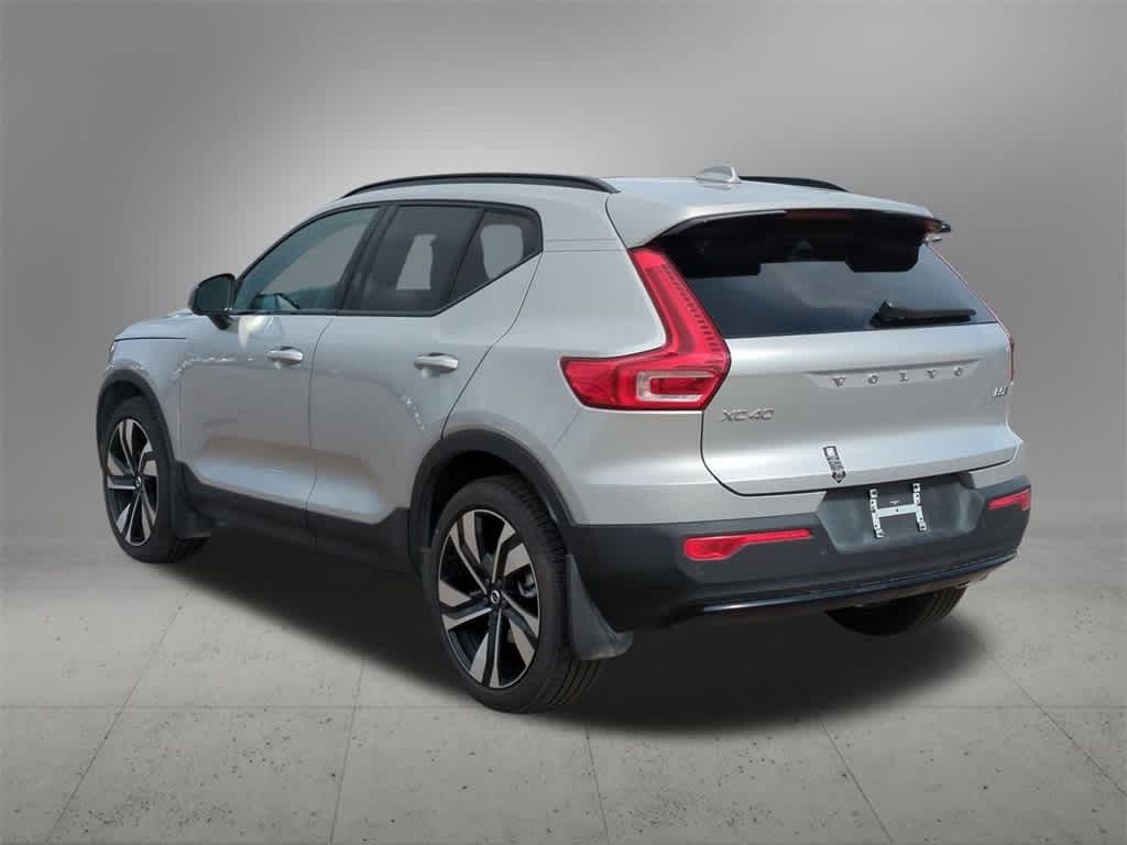 Thumbnail: 2025 Volvo XC40 - 4