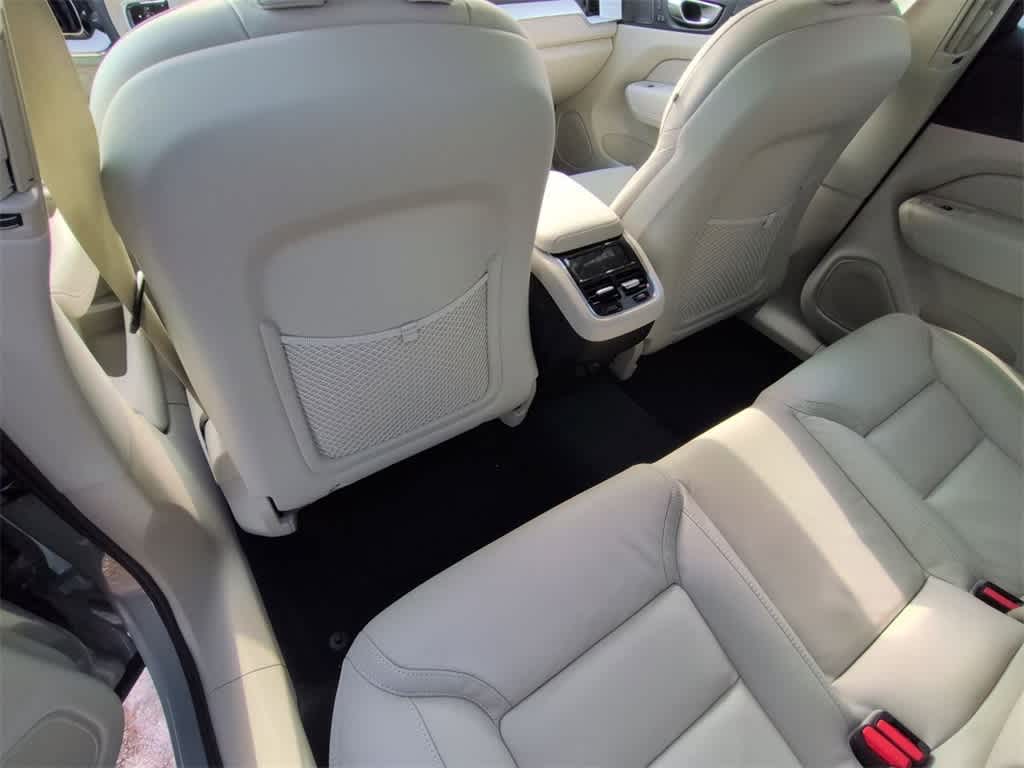 Thumbnail: 2026 Volvo XC60 - 18