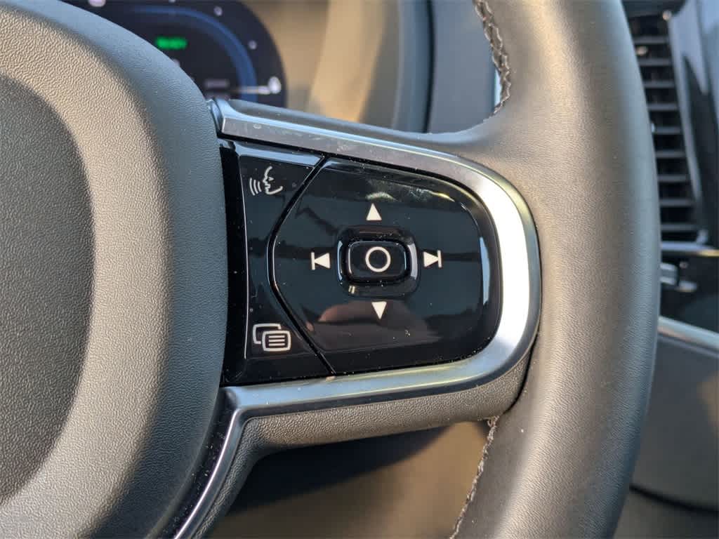 Thumbnail: 2025 Volvo XC90 - 24