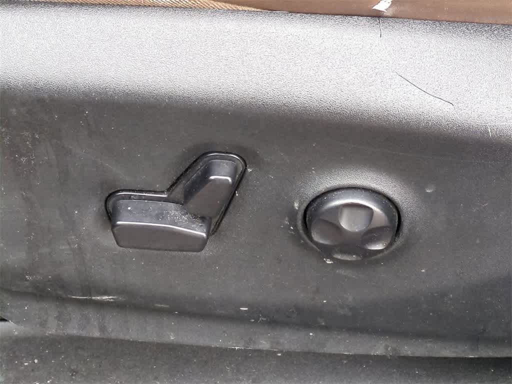 Thumbnail: 2017 Chrysler Pacifica - 16