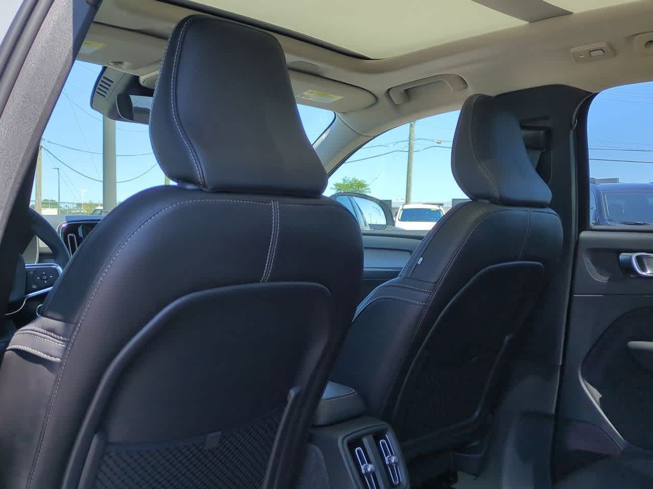 Thumbnail: 2026 Volvo XC40 - 17