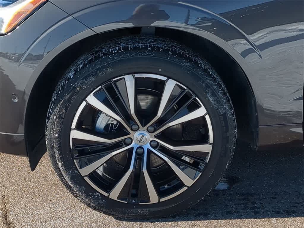 Thumbnail: 2025 Volvo XC60 - 13