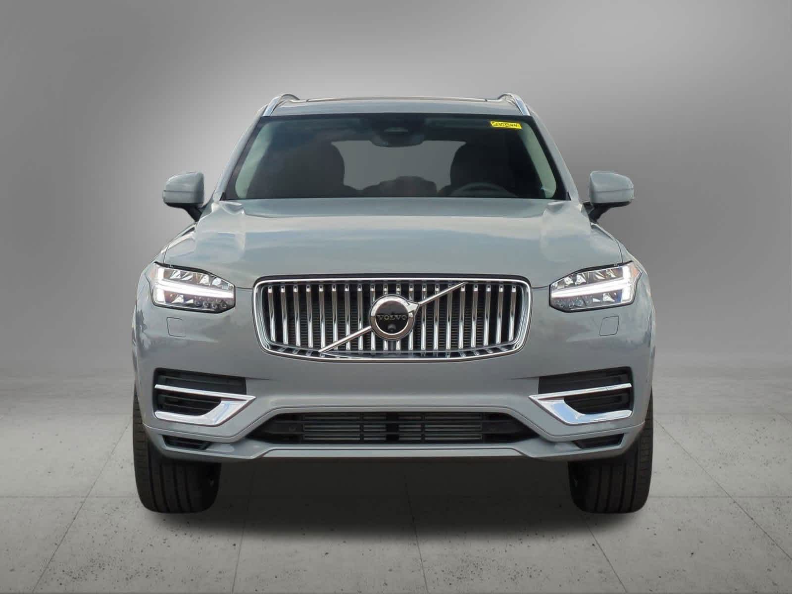 2025 Volvo XC90 T8 Plus 9